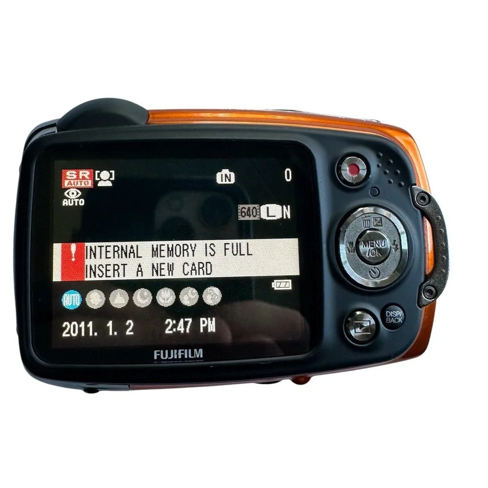 Fuji Film FinePix XP30,Waterproof,14MP,2.7in,5x EXC USED ONCE NEEDS SD CARD